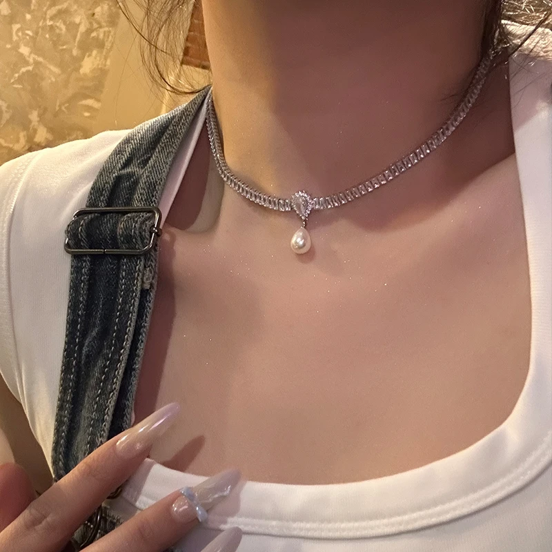 oushipei/欧诗佩 铜合金合成锆石项链 春夏精致短款满钻珍珠项链