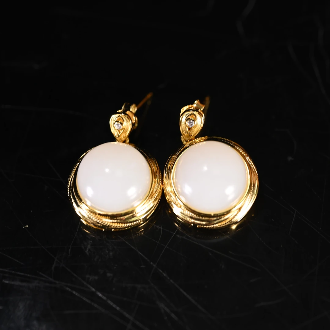 LOT8884 2510270012和田玉蛋面耳饰/保利