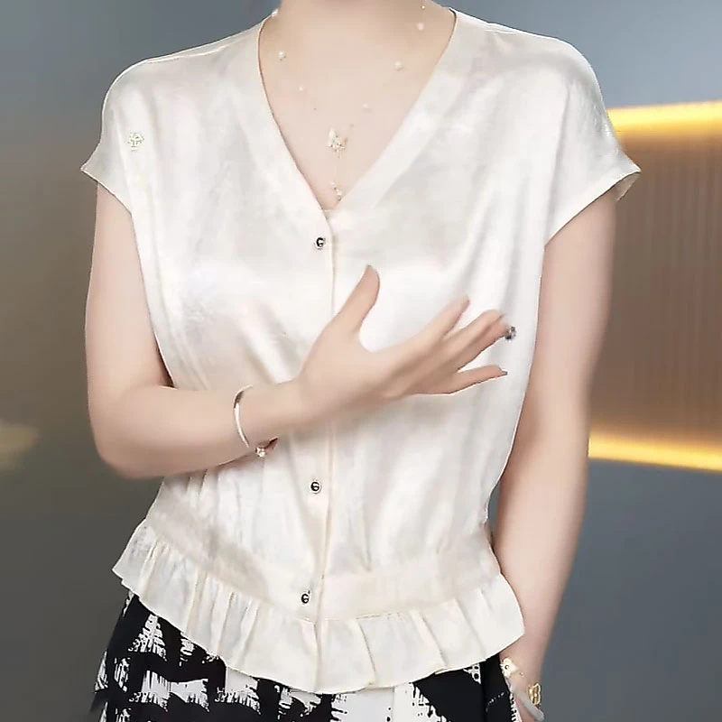 2025夏季新款设计感小众时尚潮流上档次气质女V领短袖t恤百搭