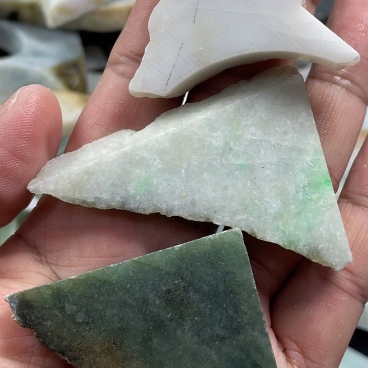 翡翠吊坠(不含链)未镶嵌天然翡翠边角料子