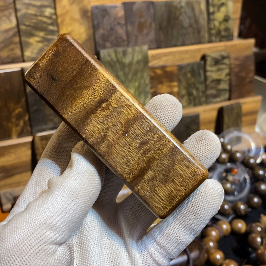 阴沉木?****王阴沉金丝楠木手把件