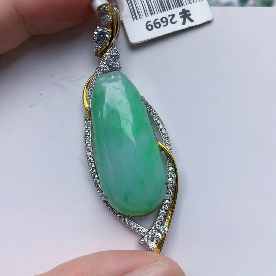 颈饰未镶嵌翡翠九元证书费自理