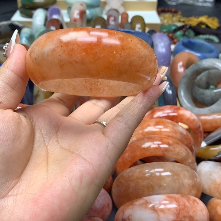 未镶嵌手镯石英质玉蓝*