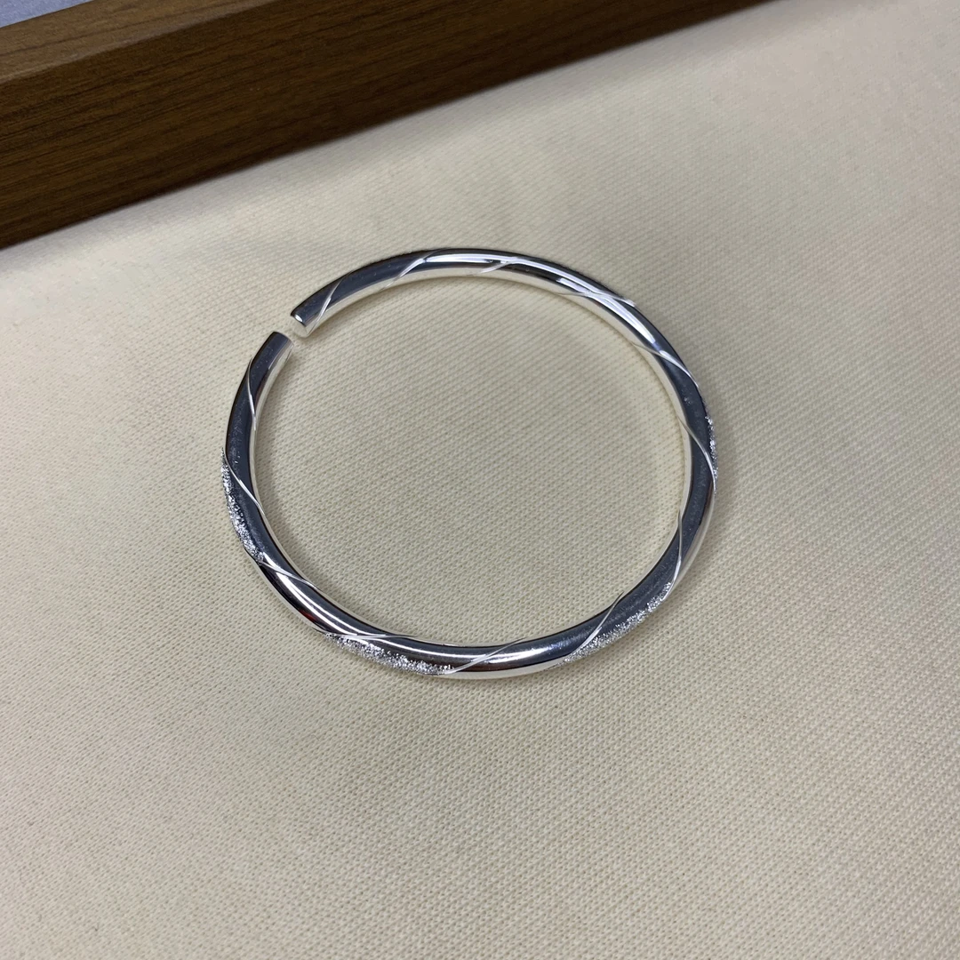 足银手镯 时尚足银999，斜纹沙丁手镯，夏季少女必备，简约不简单