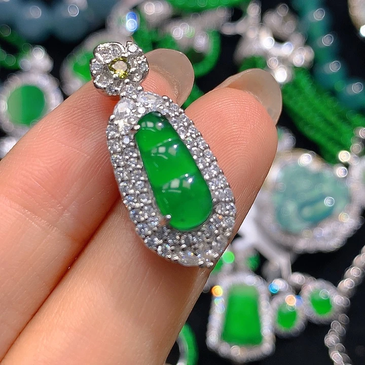 翡翠颈饰未镶嵌翡翠