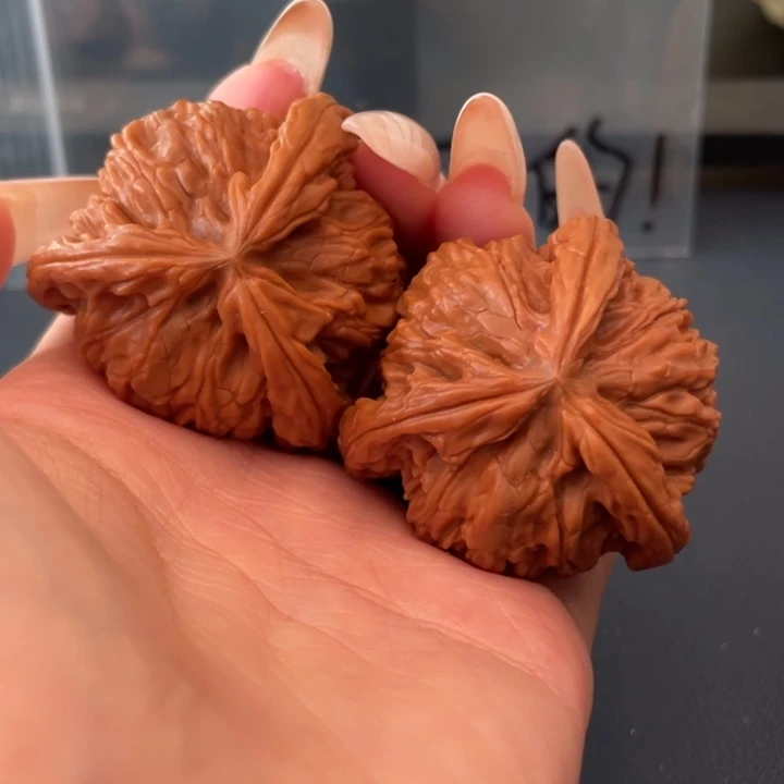 白***苦吊坠文玩核桃白狮子