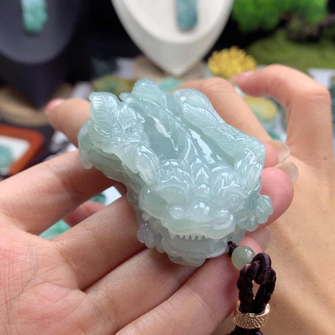 翡翠未镶嵌颈饰A30 天青色飞天貔貅