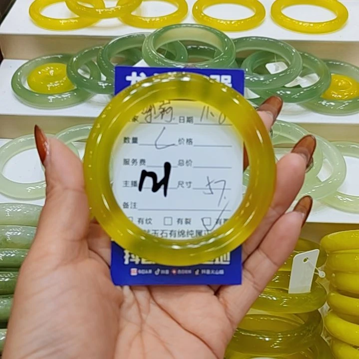 薄***吕岫玉未镶嵌手镯岫玉