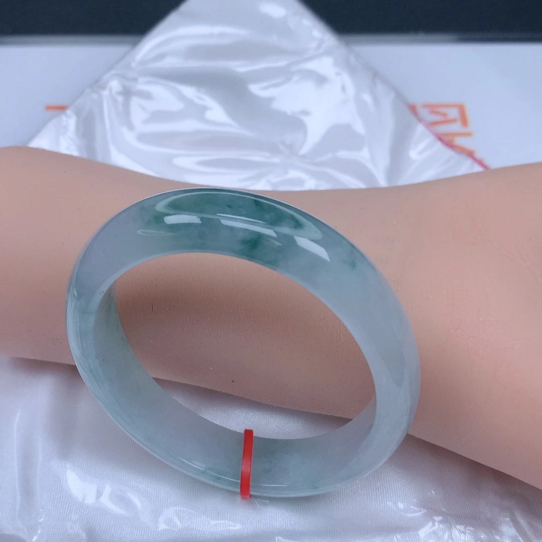 【闪购商品】未镶嵌手镯（贵妃镯）翡翠，55