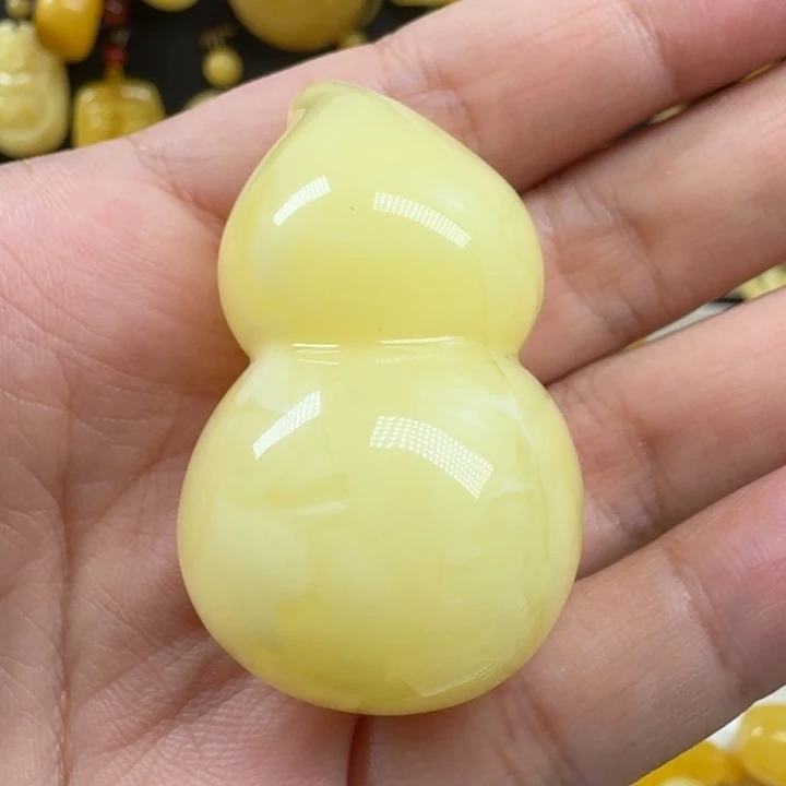 蜜蜡未镶嵌珠宝奇石