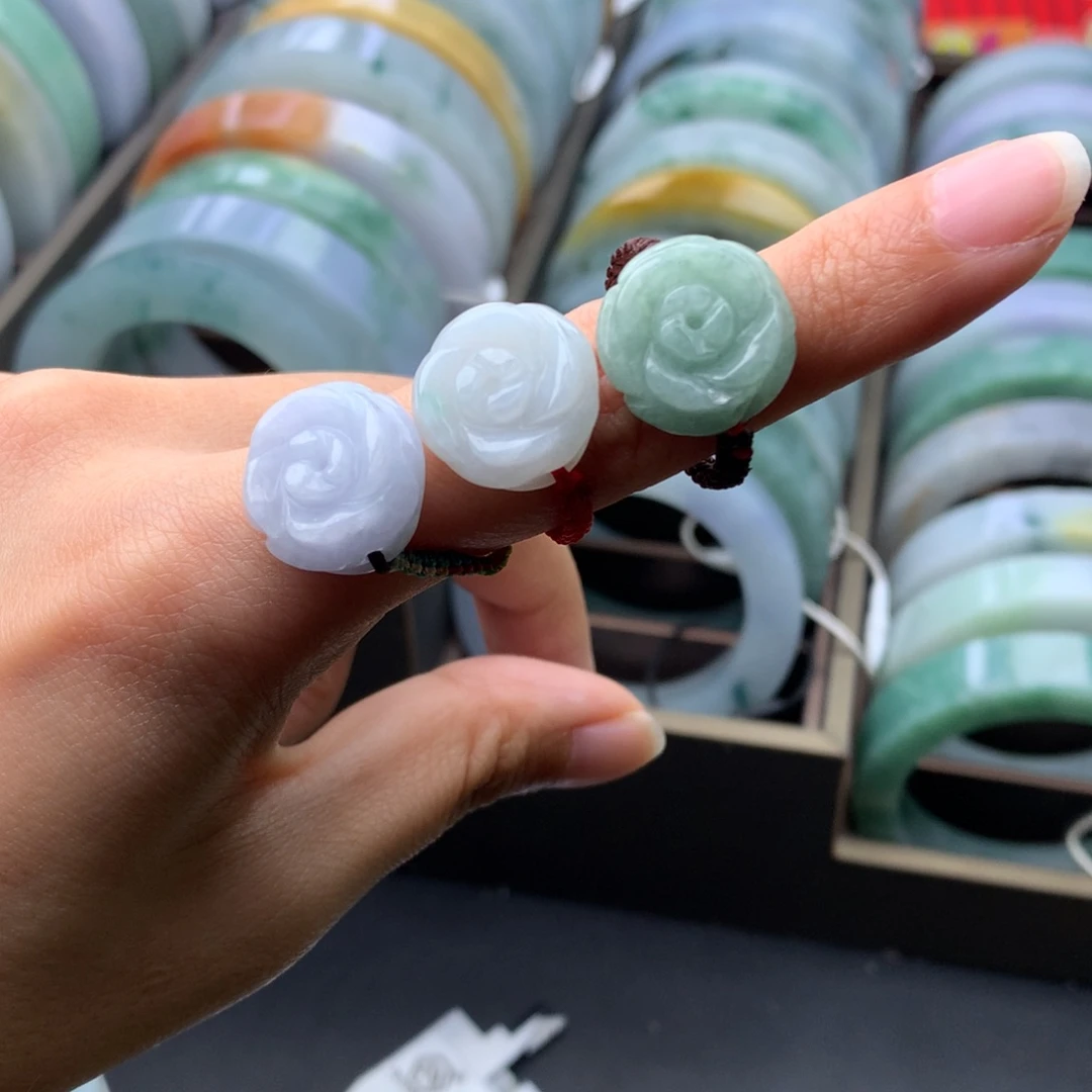 未镶嵌戒指翡翠多样性