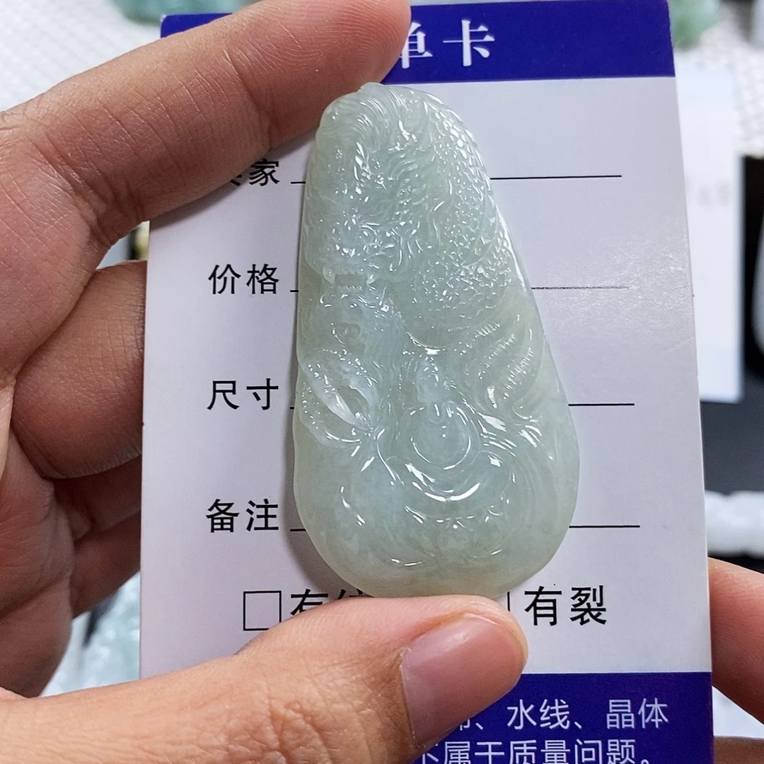 丁***翡翠未镶嵌颈饰翡翠