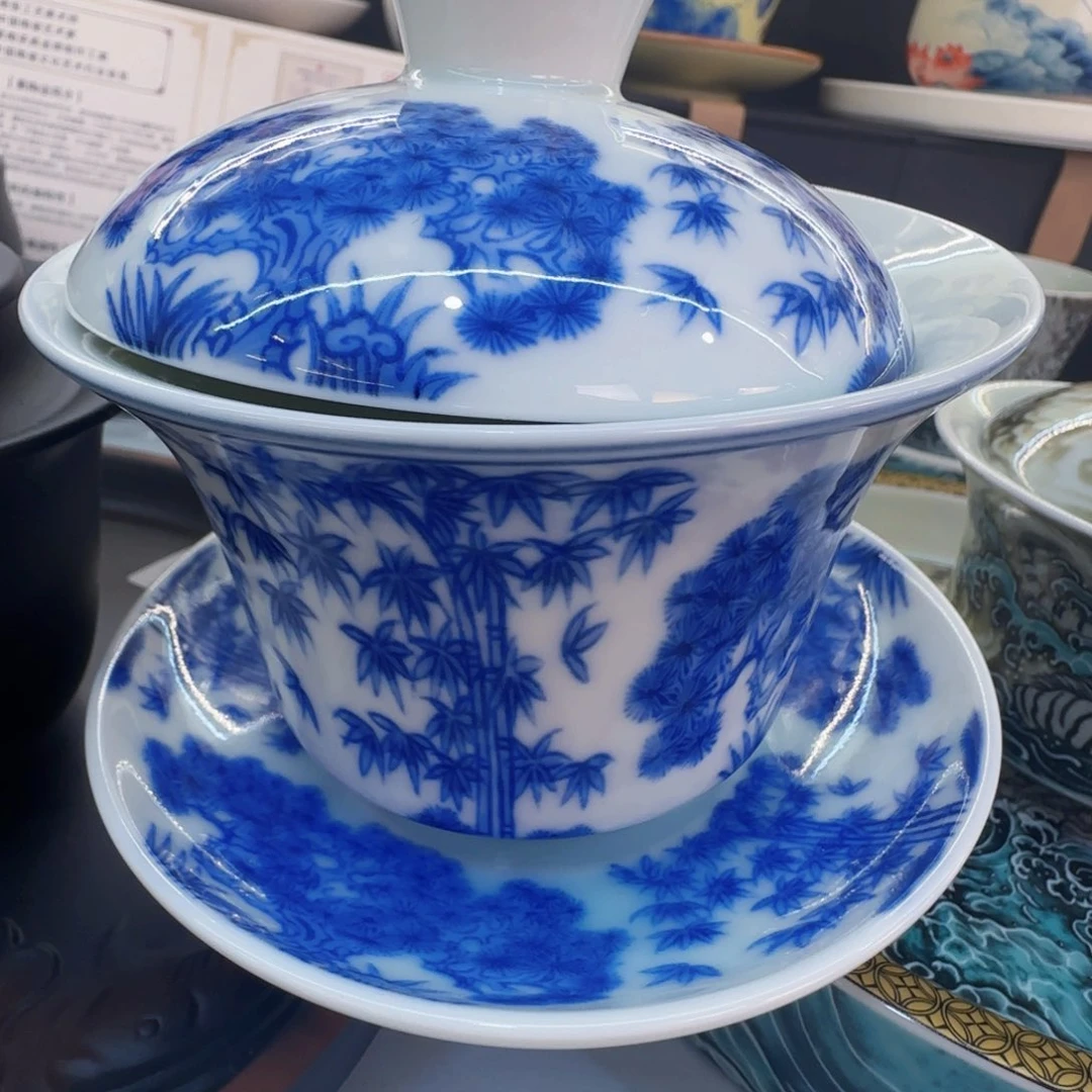 这些盖碗很漂亮我很喜欢！！