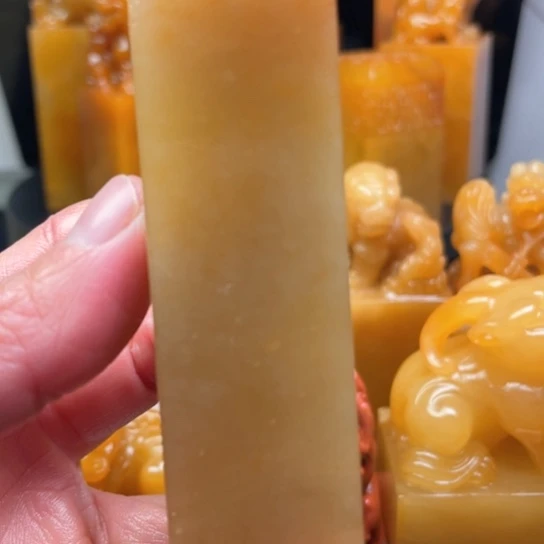 老挝石田*春质地細膩光滑篆刻写字刀感十足