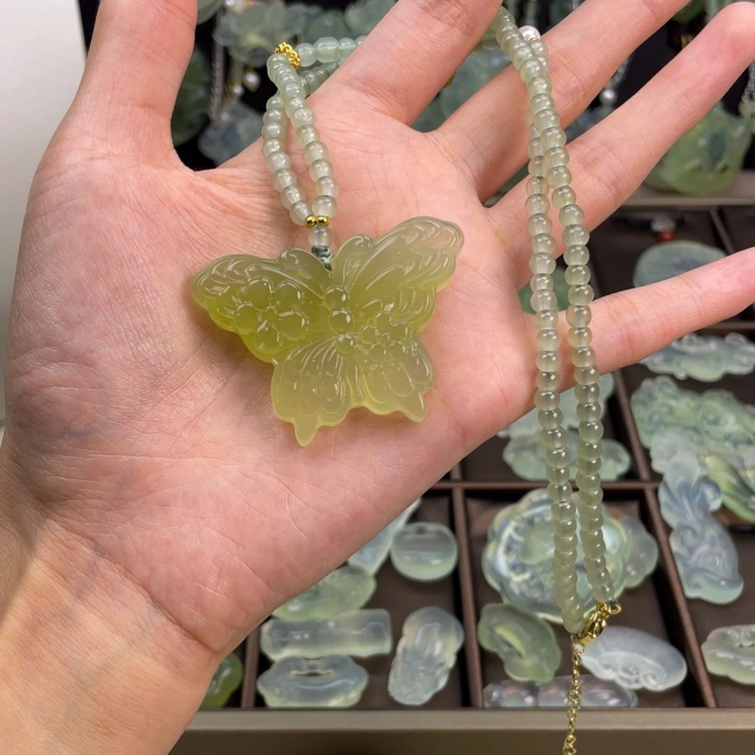 蛇纹石玉未镶嵌颈饰