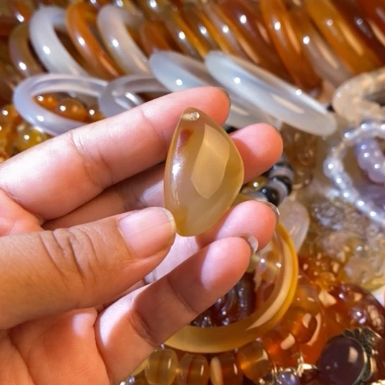 玛瑙/玉髓玛瑙吊坠未镶嵌