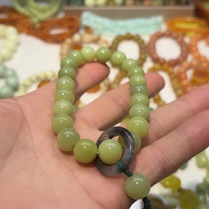 蛇纹石玉未镶嵌手持