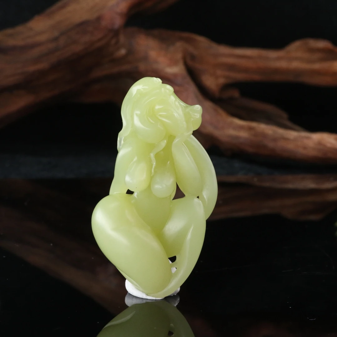 26和田玉若羌黄玉玉美人（周春龙作）/600535北京中保拍卖