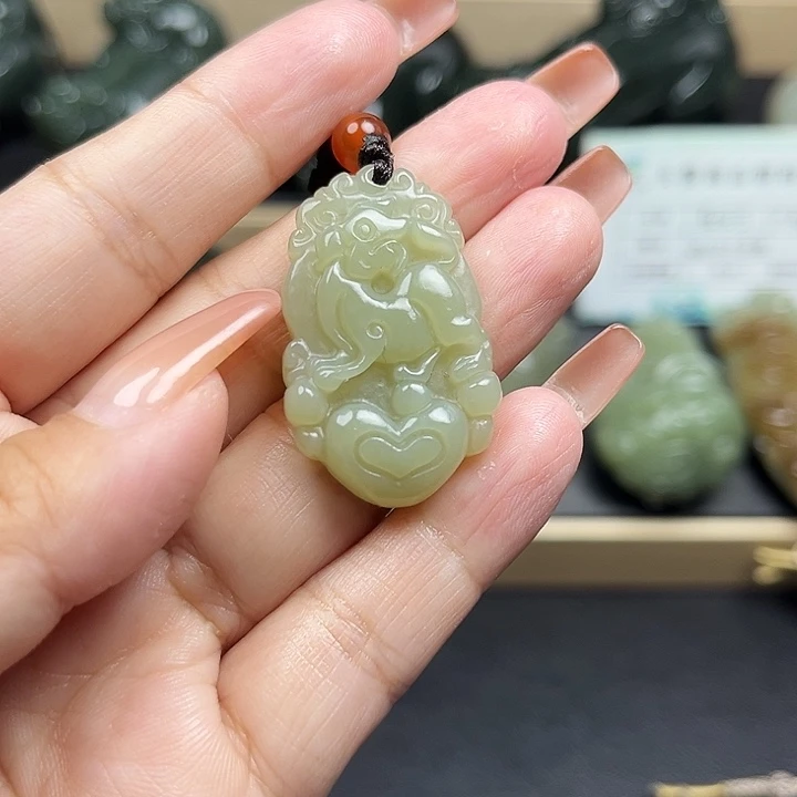 颈饰未镶嵌和田玉