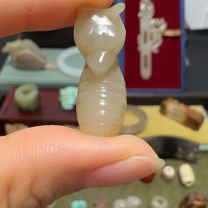 氓***蚩和田玉未镶嵌颈饰