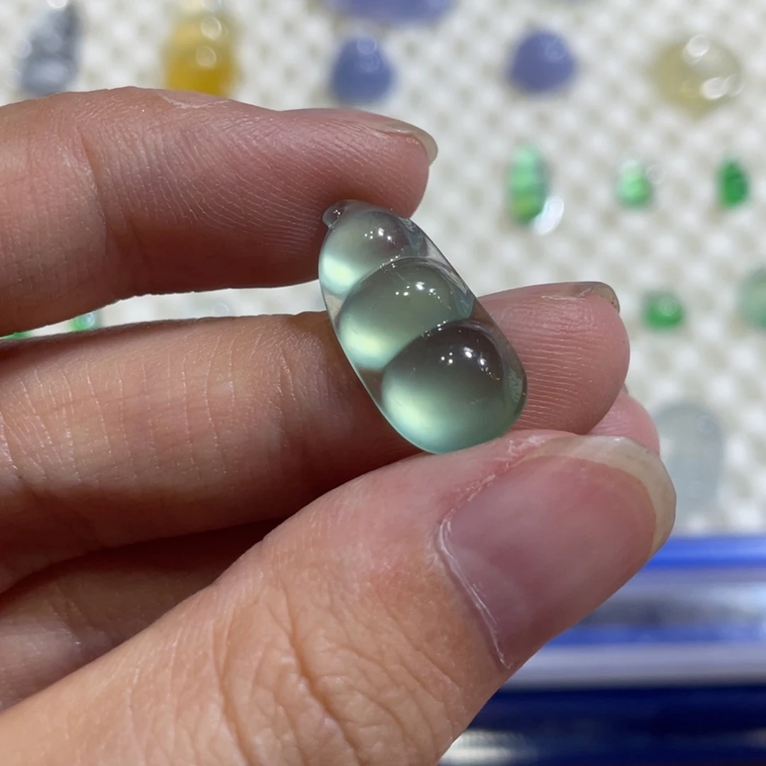 翡翠未镶嵌颈饰豆子