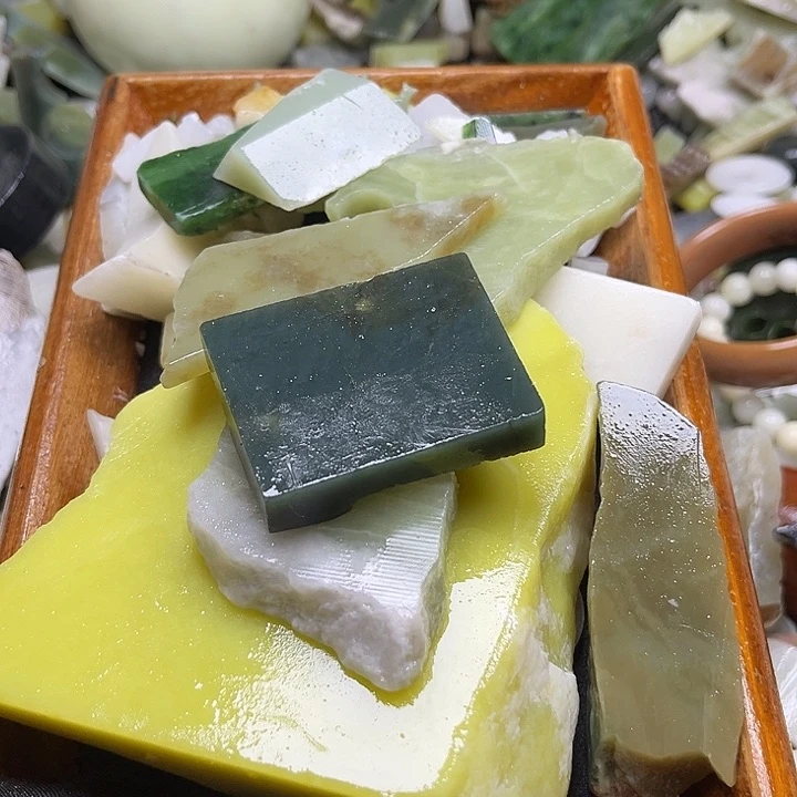 和田玉未镶嵌珠宝奇石开**天