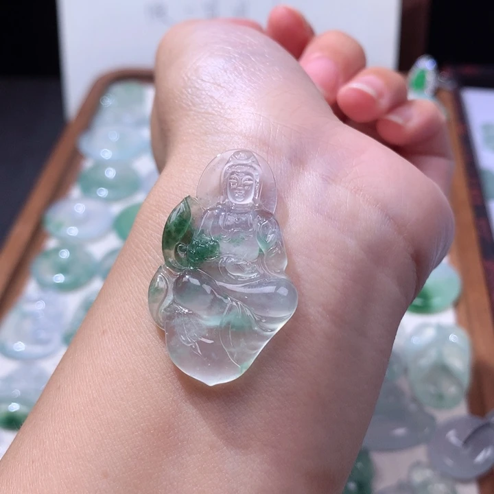 颈饰未镶嵌翡翠高冰飘花观音