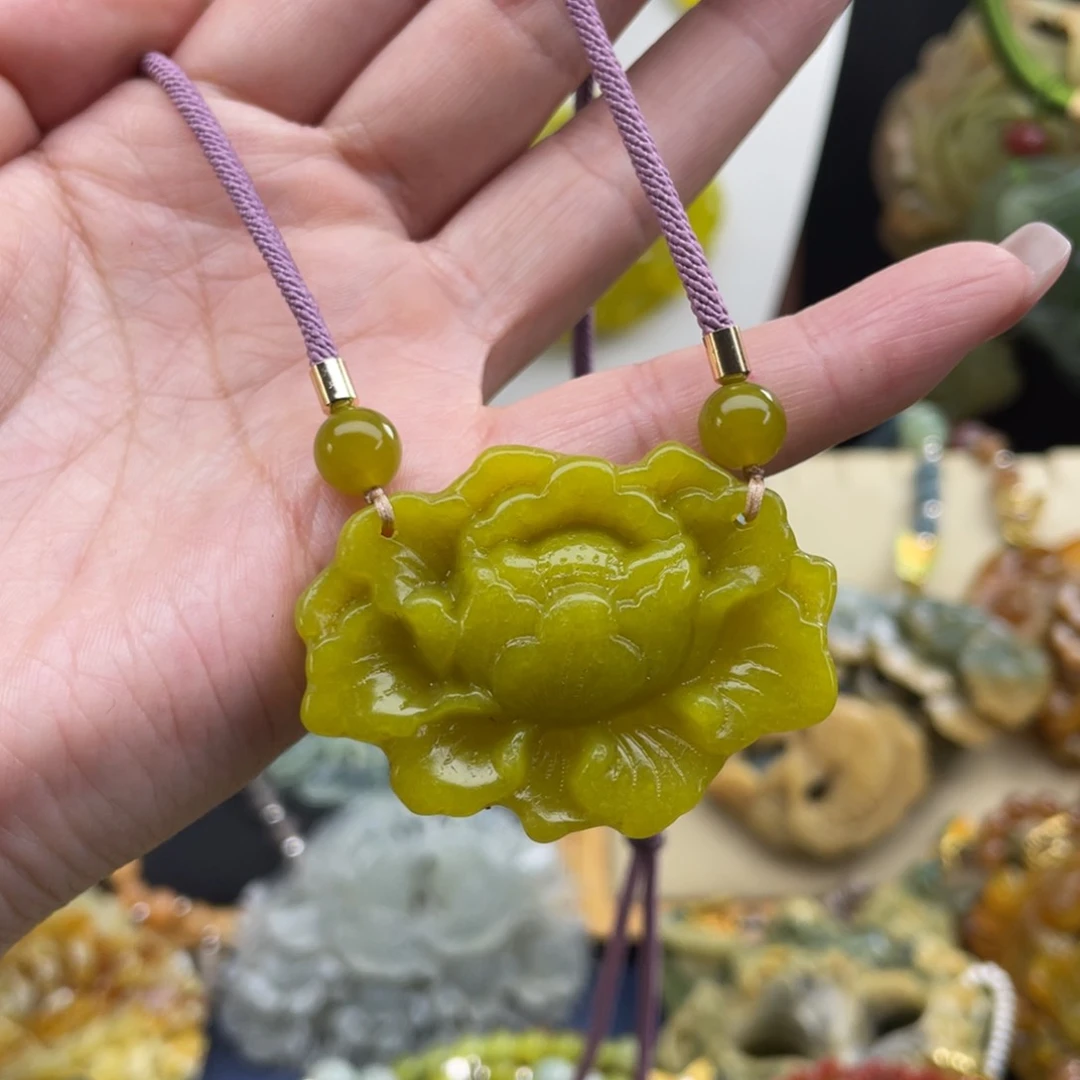 蛇纹石玉未镶嵌颈饰