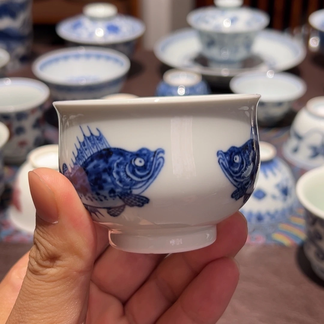 精品青花三面鳜鱼内海水纹炉式杯口径约7厘米