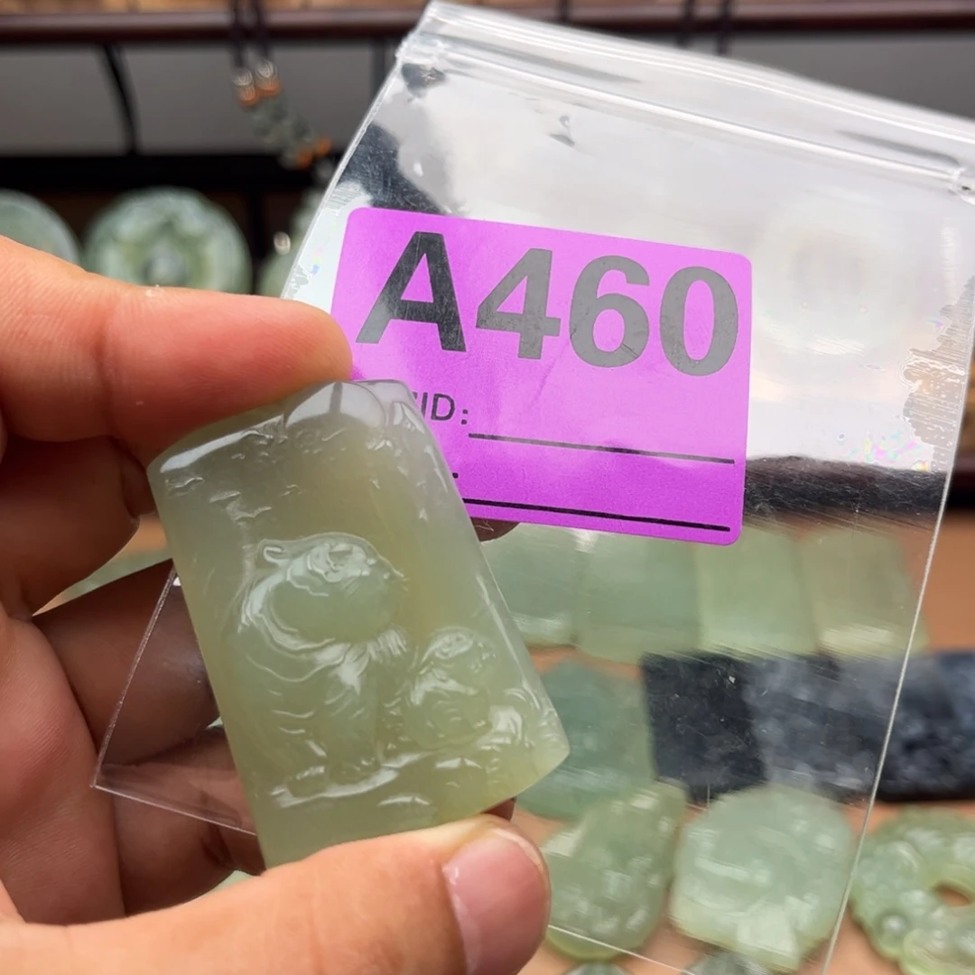 蛇纹石玉未镶嵌颈饰一*鲤