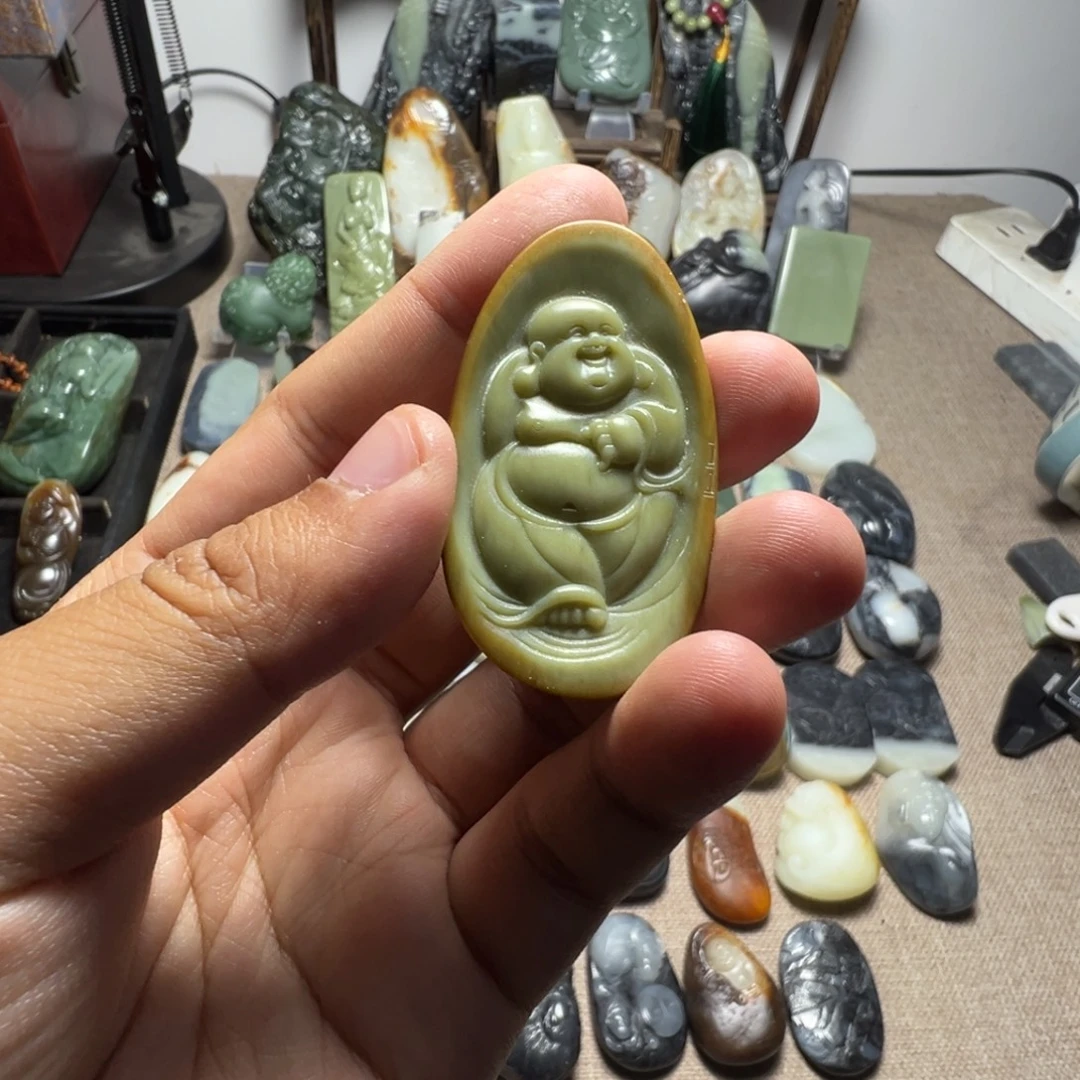 和田玉未镶嵌挂件佛