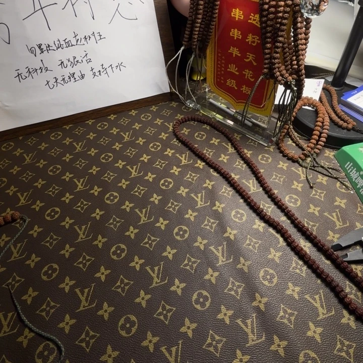 黃***黃吊坠金刚菩提纯血老树王5号