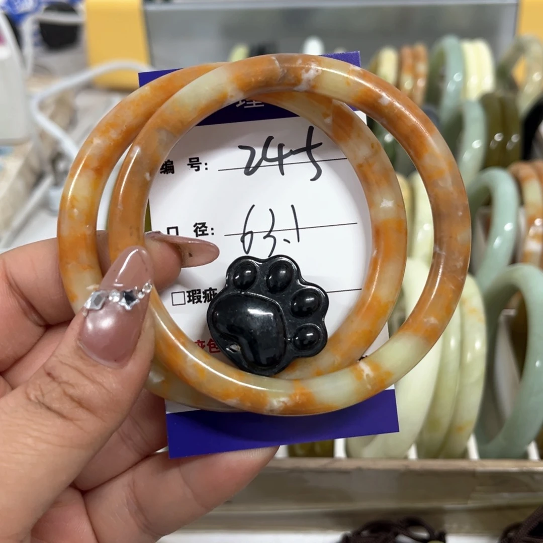 蛇纹石玉手镯未镶嵌有****圆