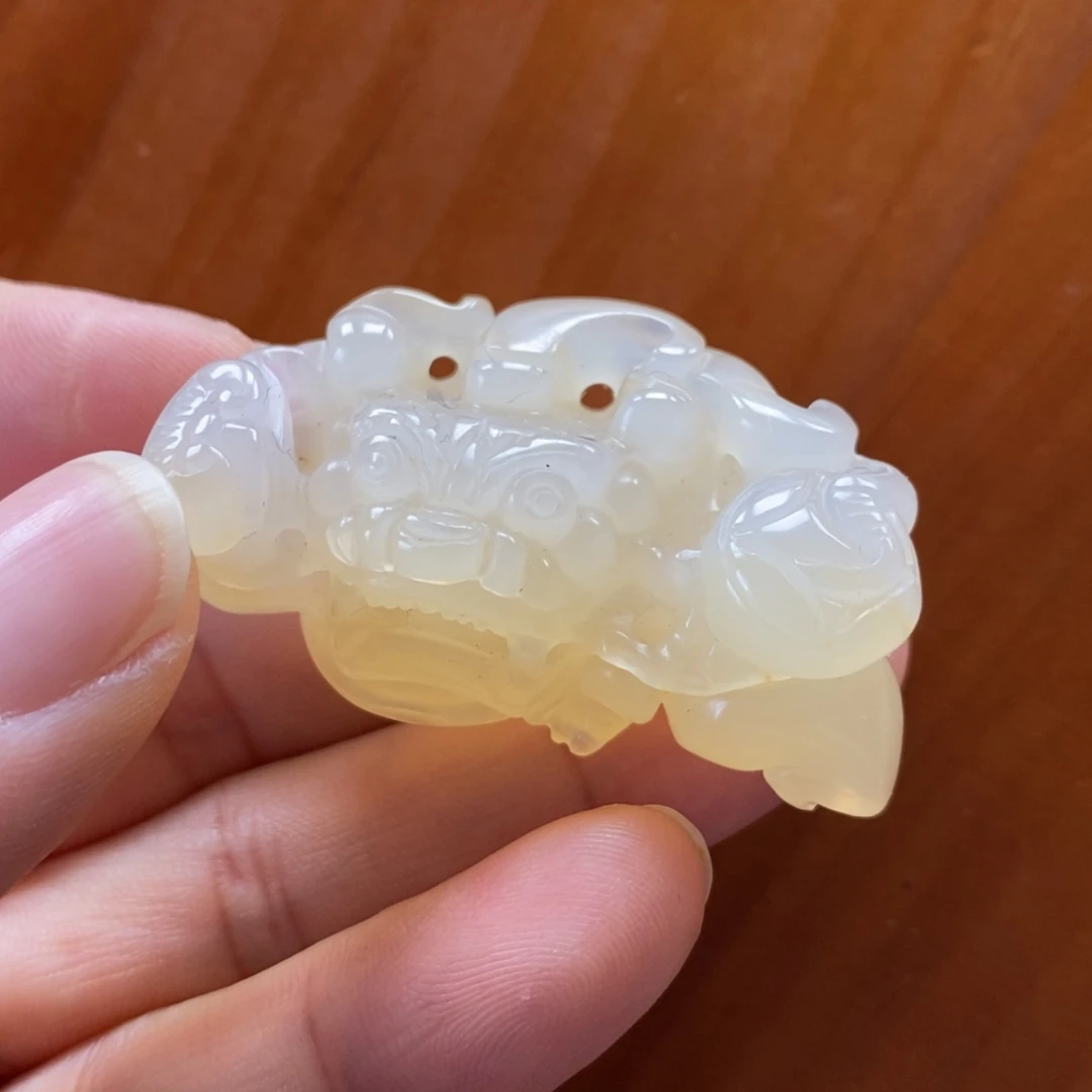 石英质玉（黄龙玉）未镶嵌颈饰