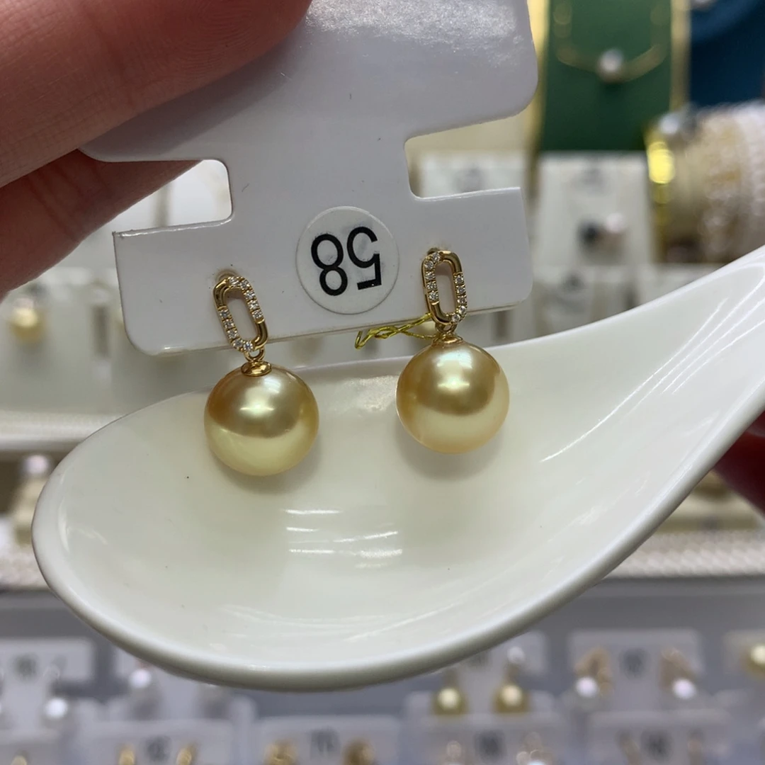 18K金镶嵌海水珍珠耳饰