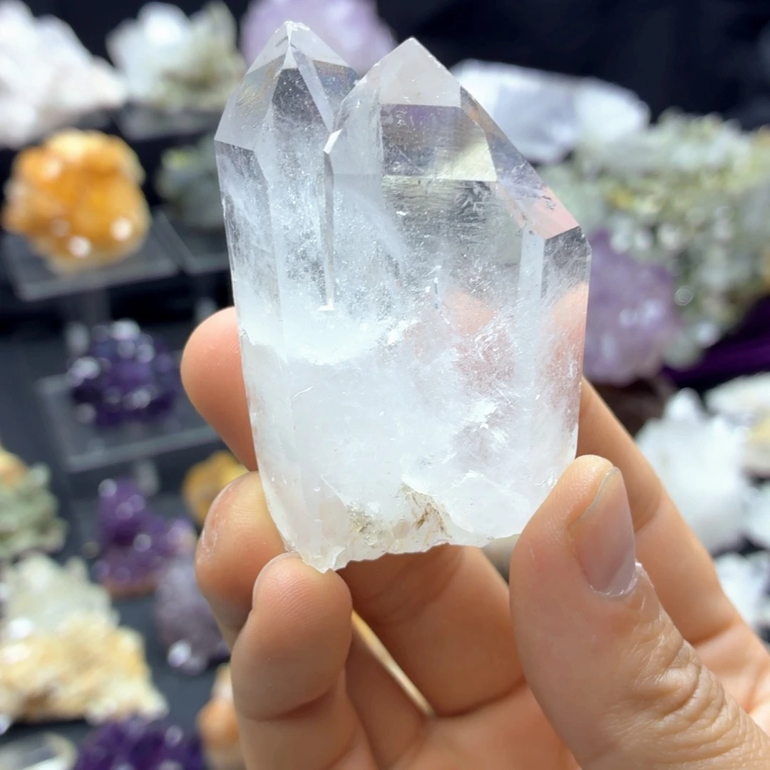 石材超透白水晶双晶