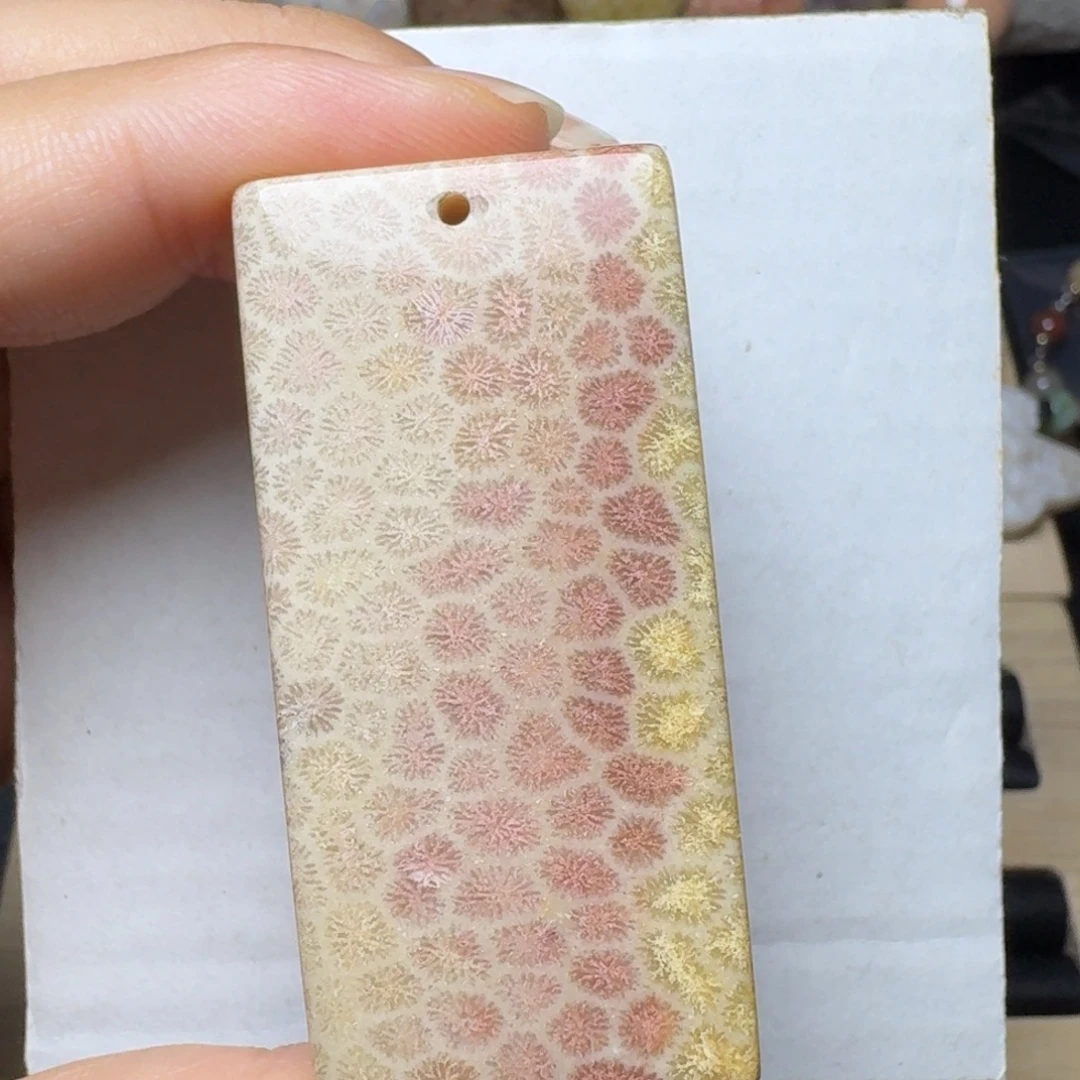 硅化玉未镶嵌嫩嫩的粉黄枫叶