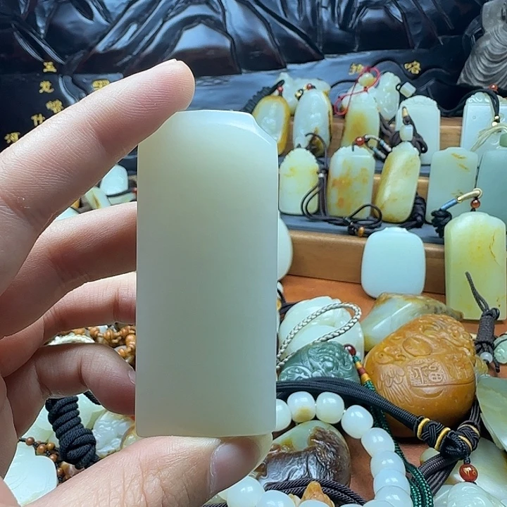 千***石和田玉未镶嵌挂件