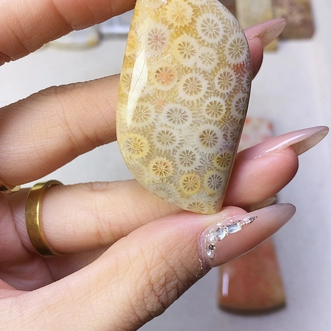 合金颈饰硅化玉千*