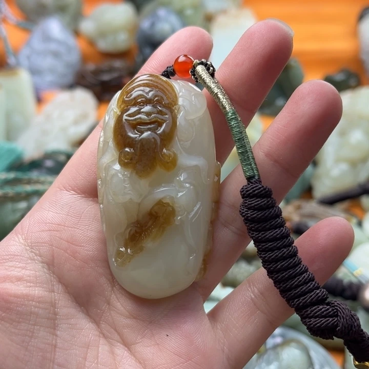 和田玉颈饰未镶嵌周**。