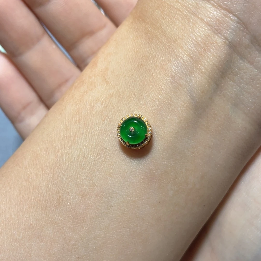 【闪购商品】翡翠18K金镶嵌吊坠(不含链)我****?