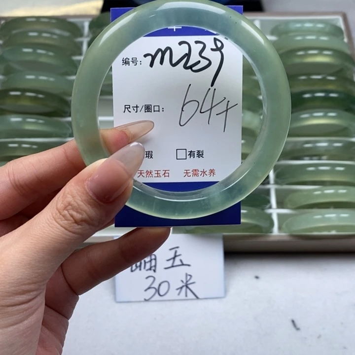 蛇纹石玉手镯未镶嵌皮****?