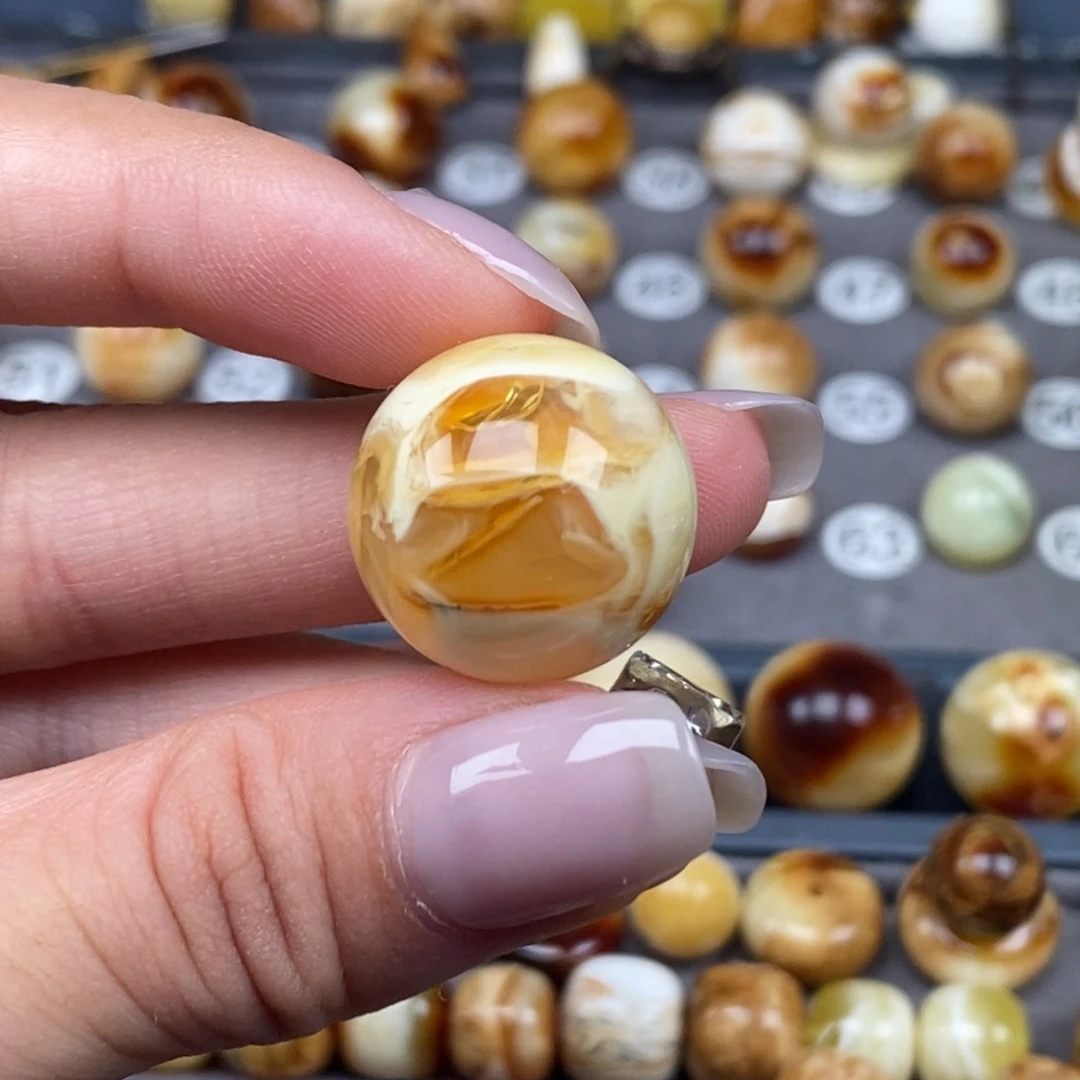 琥珀颈饰未镶嵌晶**王