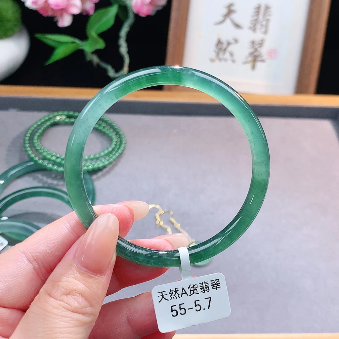 未镶嵌手镯（圆镯）翡翠