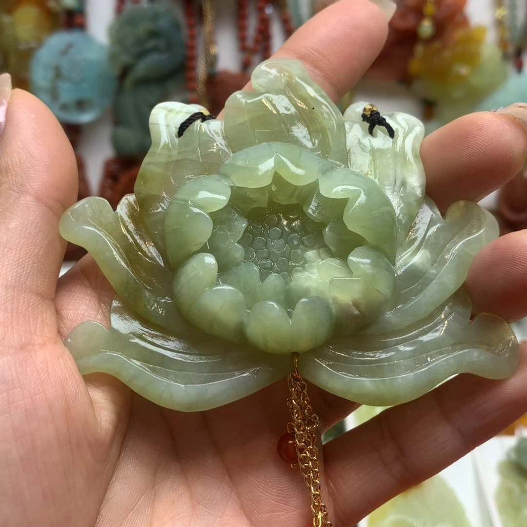 蛇纹石玉颈饰未镶嵌