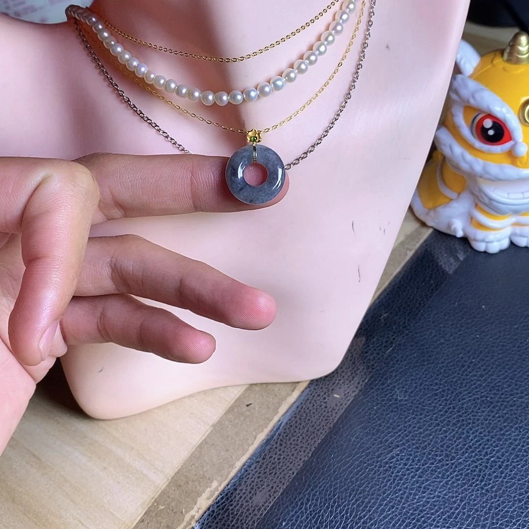 颈饰18K金镶嵌翡翠