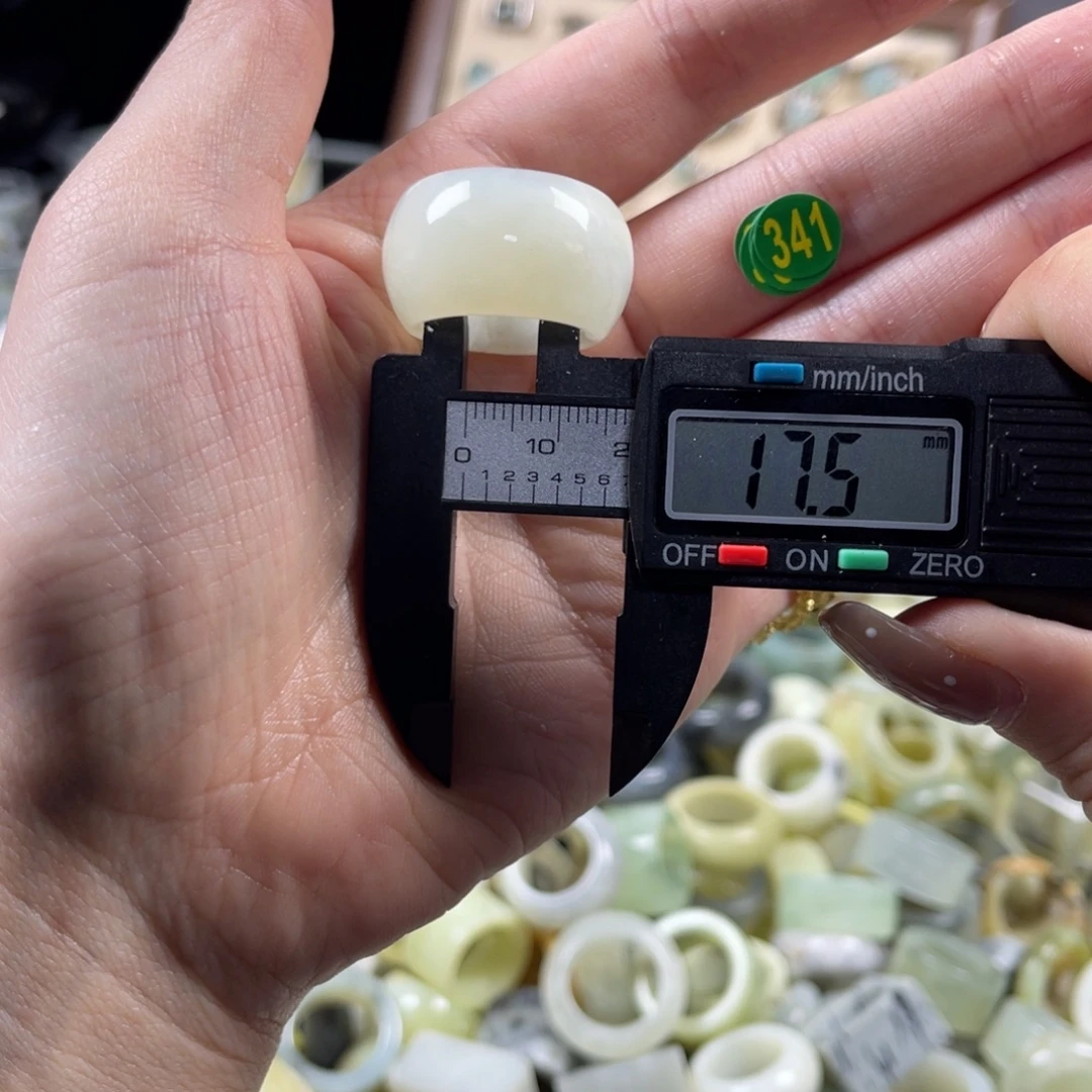 蛇纹石玉未镶嵌戒指