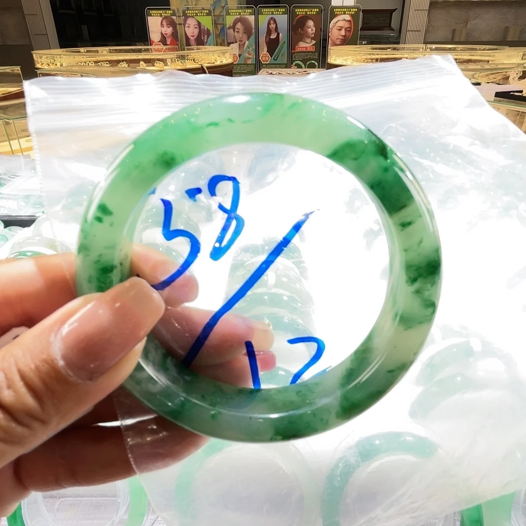 石英质玉颈饰未镶嵌一个