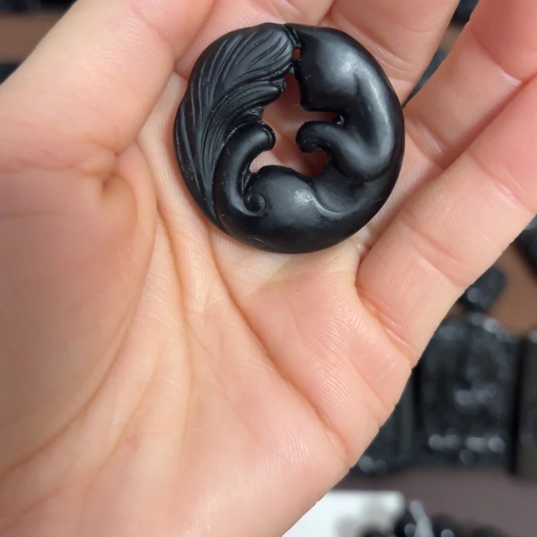 未镶嵌蛇纹石玉颈饰