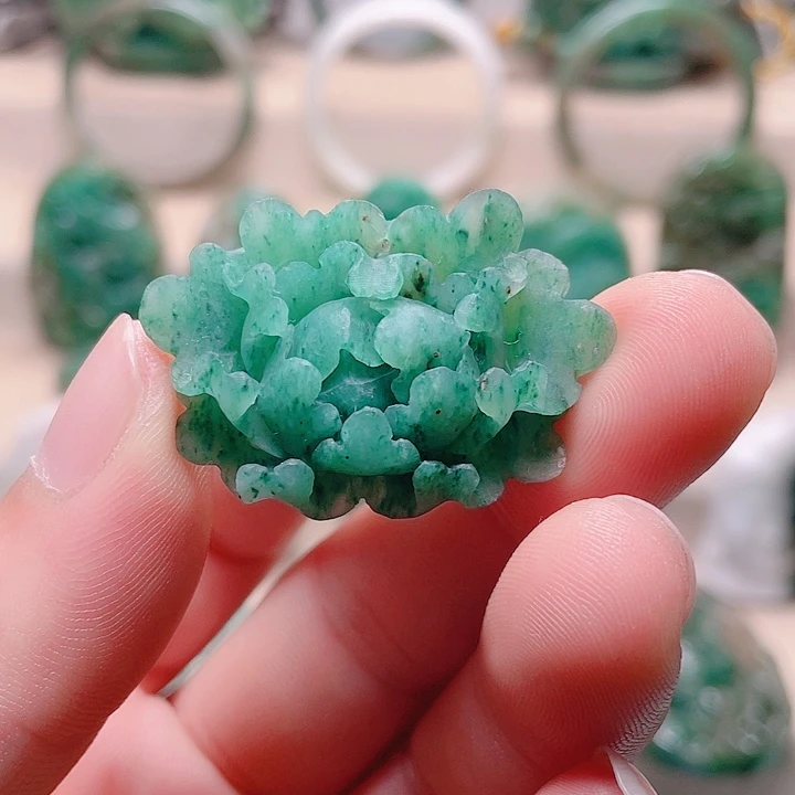 独山玉未镶嵌颈饰